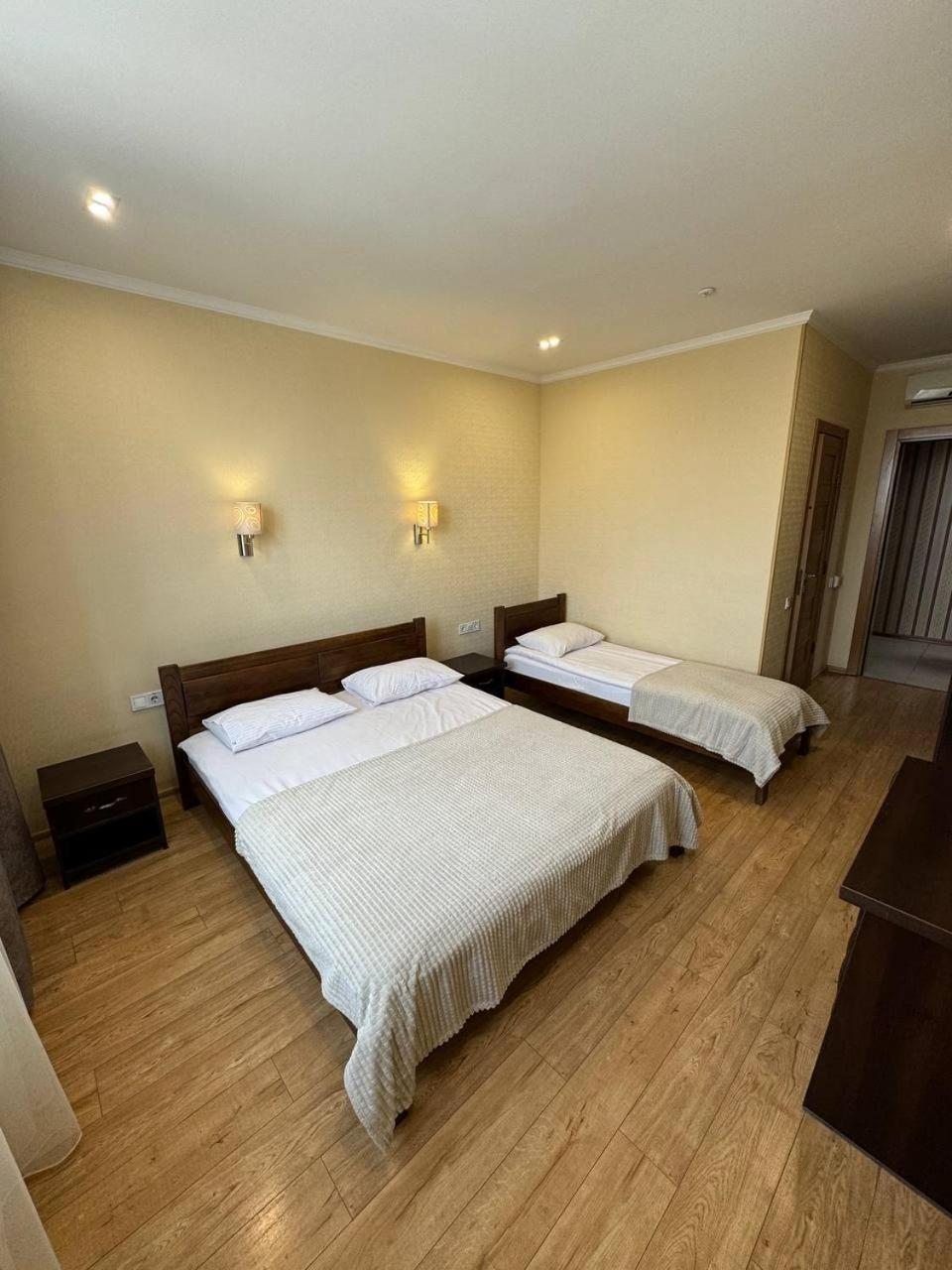 Passage Hotel Ternopil Buitenkant foto