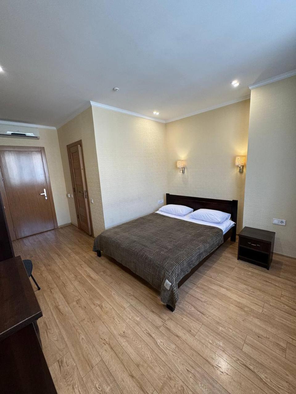 Passage Hotel Ternopil Buitenkant foto